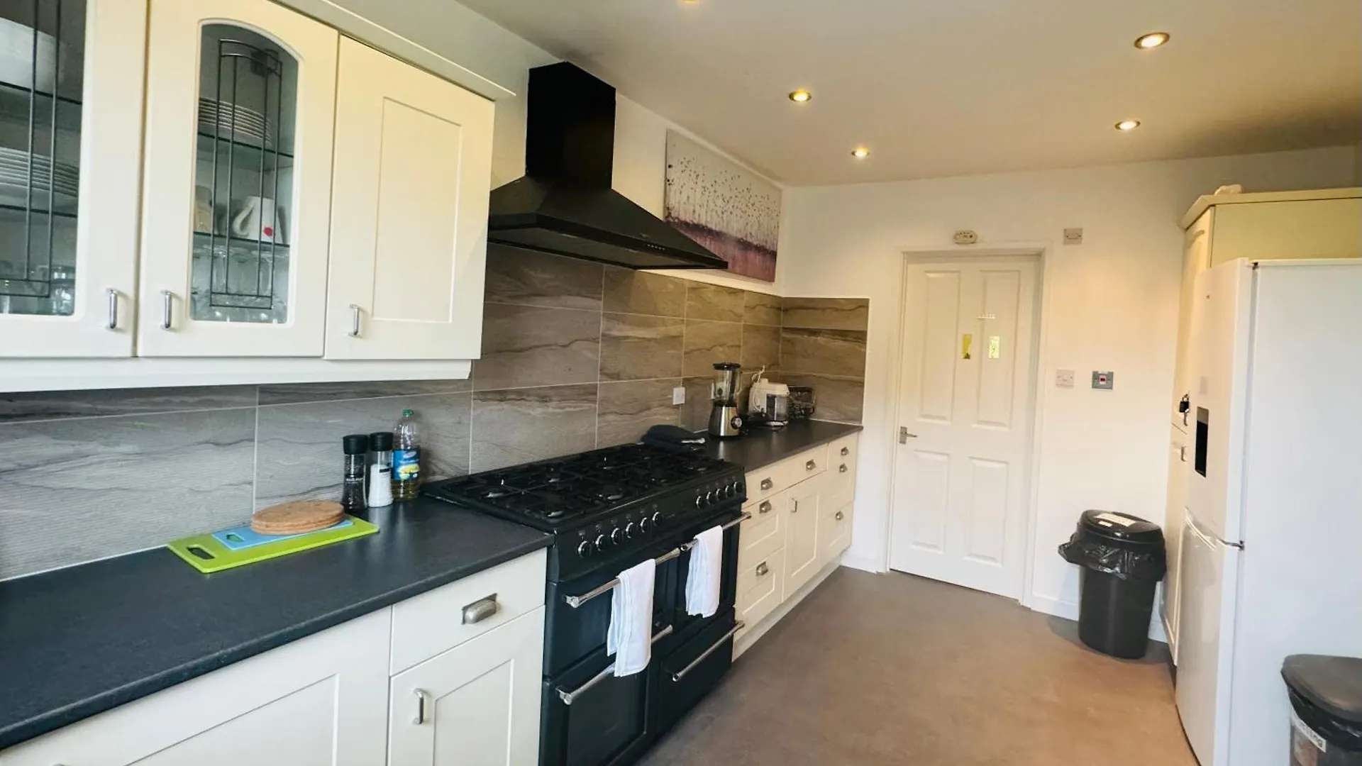 Holiday home Chic 5 Bedroom House With Private Parking & Garden Bristol