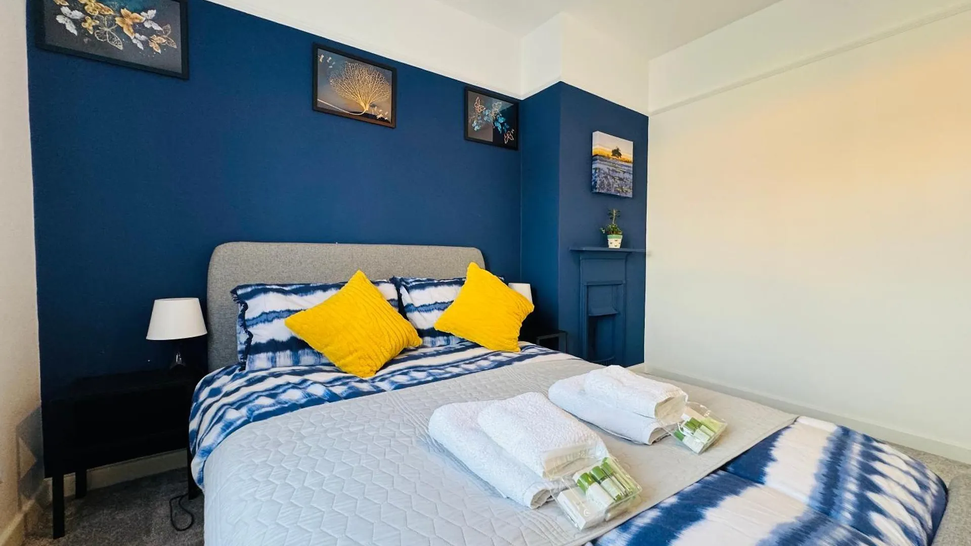 Chic 5 Bedroom House With Private Parking & Garden Bristol