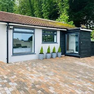 https://secluded-studio-apartment-with-private-gated-access-the.cardiffhotelswales.com
