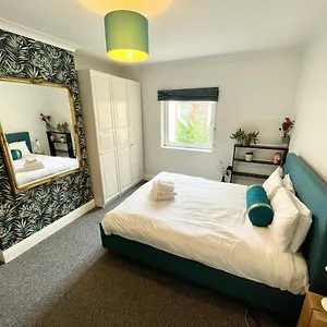 https://colourful-3bd-home-with-garden-in-southville.cardiffhotelswales.com