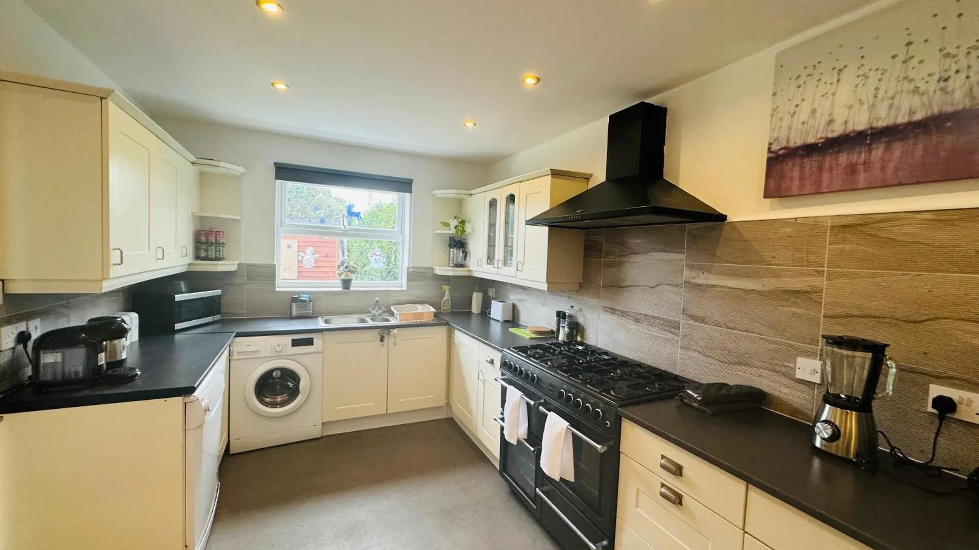 Chic 5 Bedroom House With Private Parking & Garden Bristol 0*,