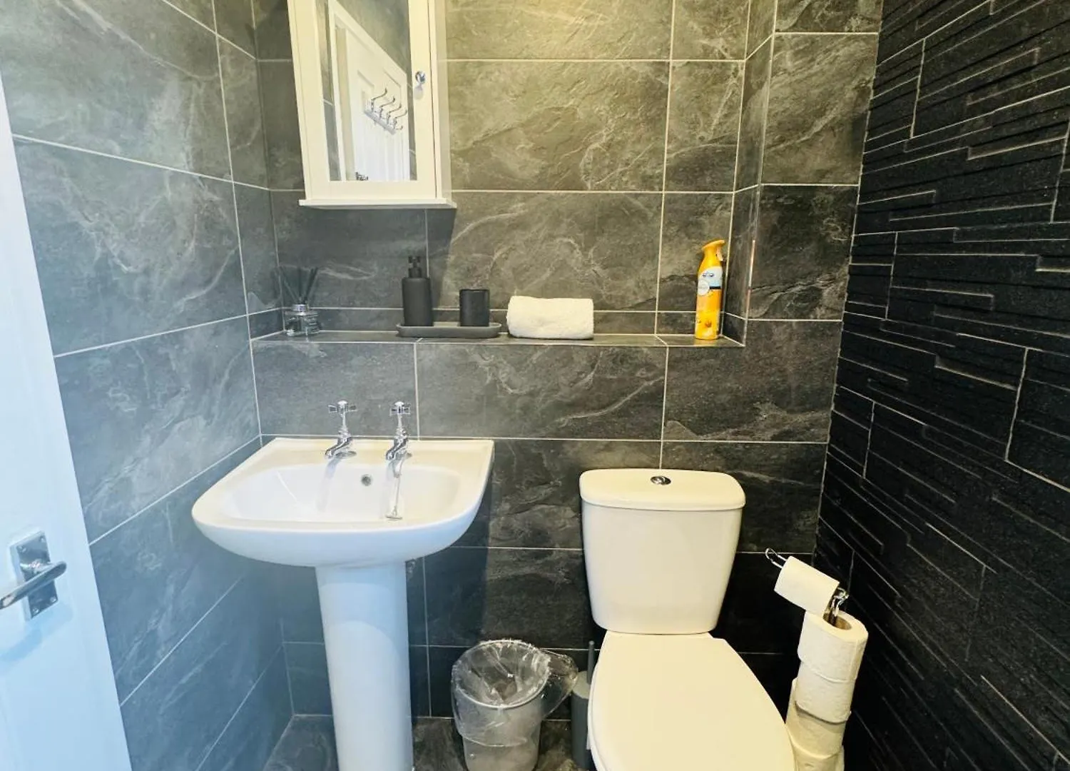 Chic 5 Bedroom House With Private Parking & Garden Bristol